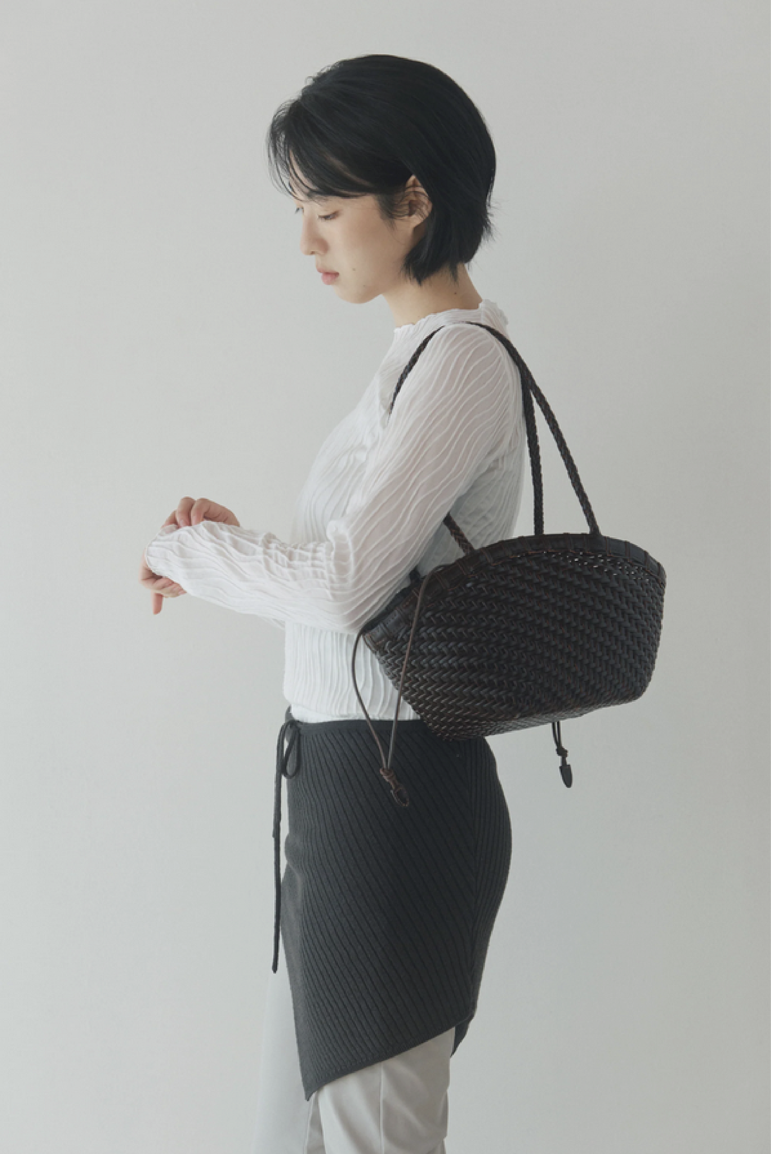 PREORDER Twig Basket Shoulder Bag (Dried Black)