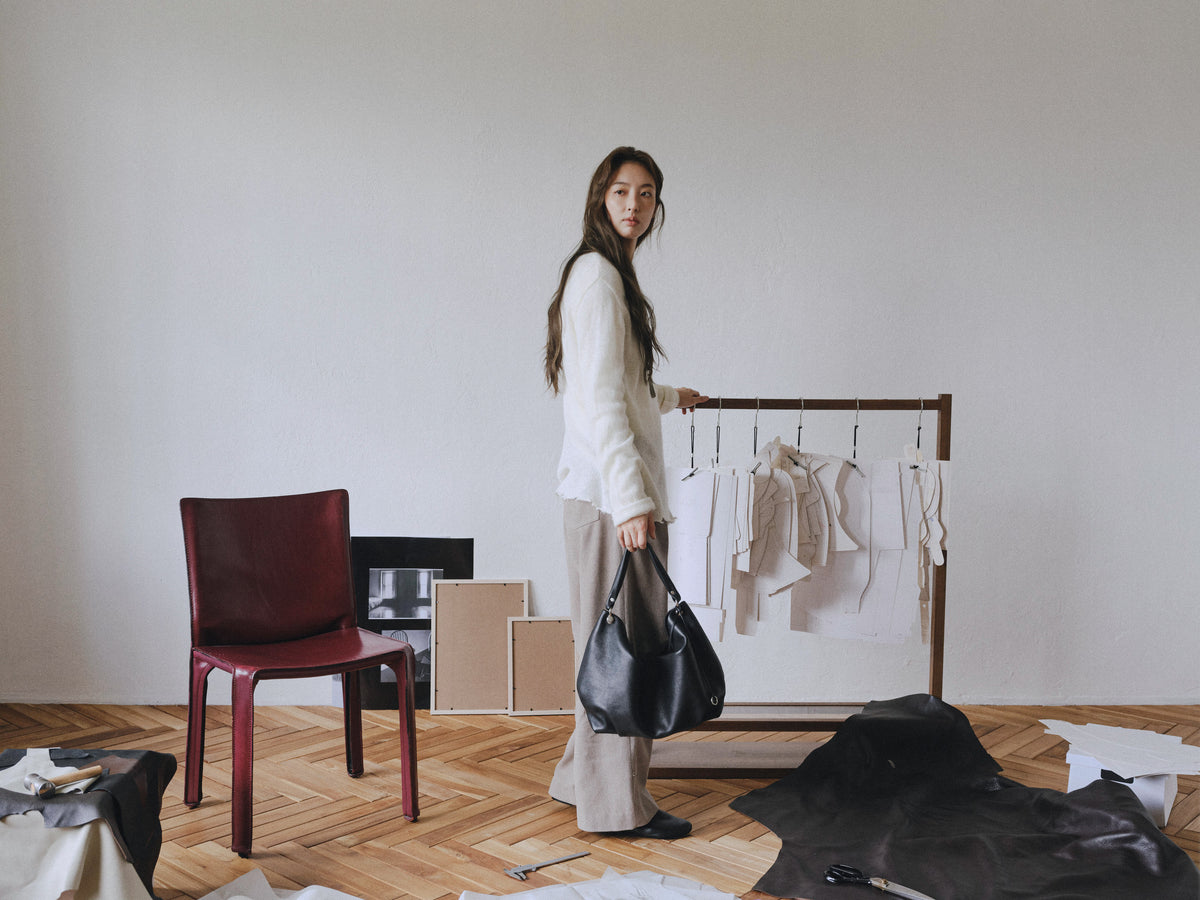 Log Middle Bag (Soft Black)